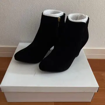 [ 미사용 새상품 ] 블랙 스웨이드 지퍼 부츠