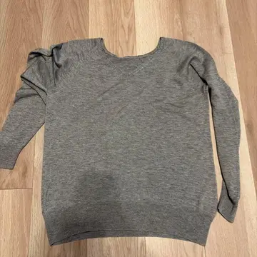 그레이 긴팔 니트 스웨터