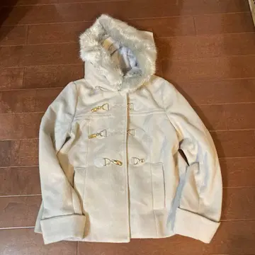 화이트 더플 코트 퍼 포함