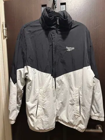 Reebok 나일론 자켓 블랙/화이트