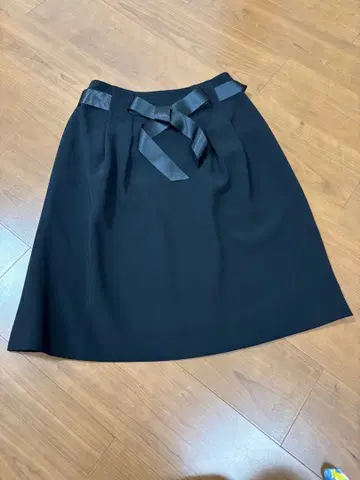 miss ashida 블랙 리본 포함 플레어 스커트