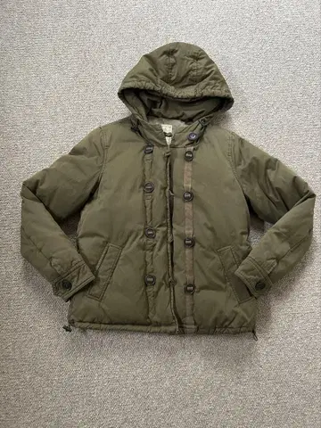 shuca 올리브색 다운 자켓 후드 부착