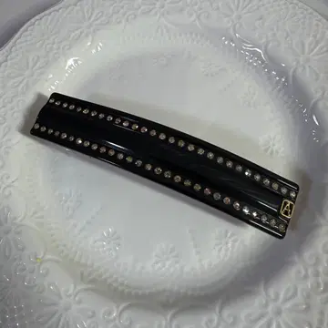 스톤 장식 블랙 헤어 클립