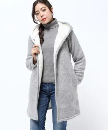 후드 부착 그레이 무스탕 코트