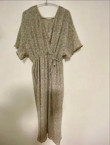 꽃무늬 플레어 슬리브 원피스