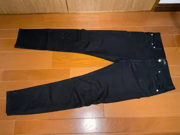 A.P.C. 프티 뉴스탠다드 블랙