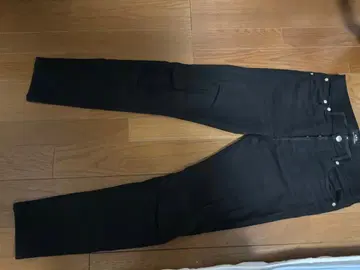 A.P.C. 프티 뉴스탠다드 블랙