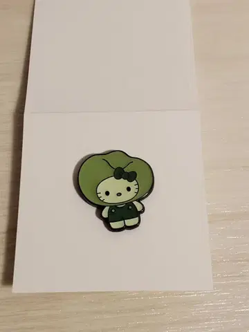 조류 x 헬로키티 시크릿 핀 배지