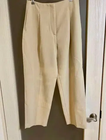 [ 시착만 한 상품 ] [ 새상품급 ] 베이지 슬랙스