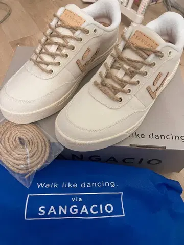 SANGACIO 화이트 스니커즈