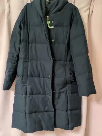 네이비 컬러 후드 부착 롱 다운 코트 부기우기