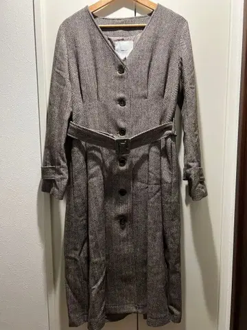 AVAN LILY 헤링본 롱 코트