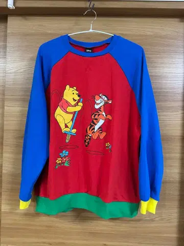 [ 미착용 새상품 ] 디즈니 위니 더 푸 맨투맨