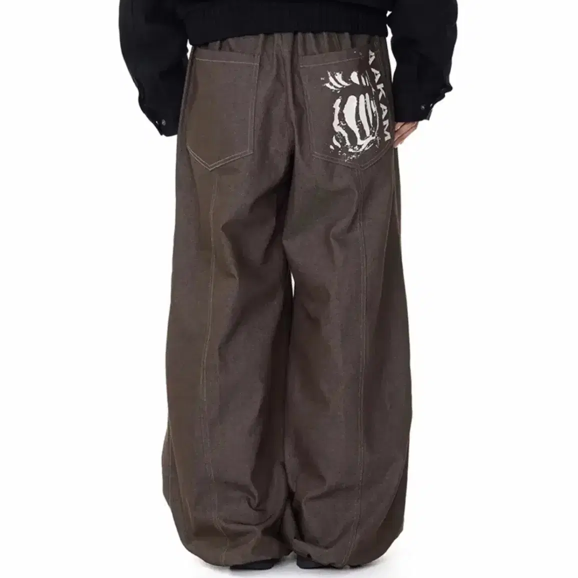 2) Aakam printed knee pin-tuck denim pants on Bunjang Global Site.