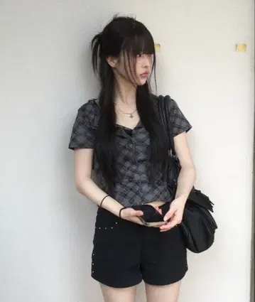 체크 무늬 반팔 상의