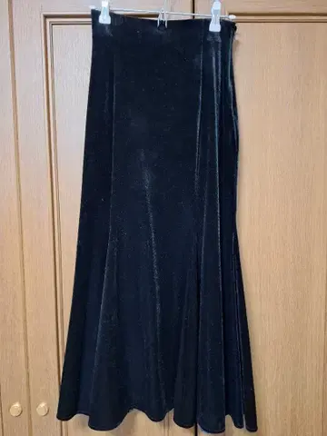 블랙 벨로아 롱 머메이드 스커트