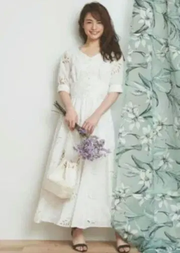 NOELA 자수 화이트 반팔 롱 원피스