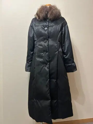 KEIKO SUZUKI 블랙 초롱 다운 코트