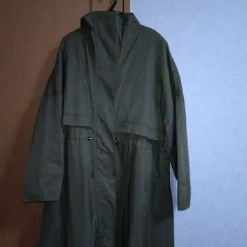 올리브색 롱 기장 트렌치코트