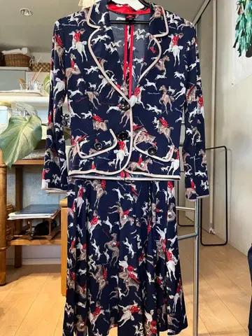 네이비 말과 개 프린트 셋업