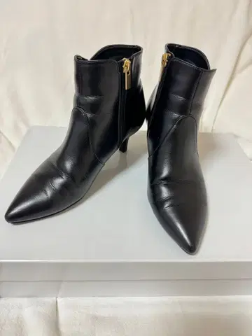 오데뜨 앤 오딜 블랙 가죽 스틸레토 부츠