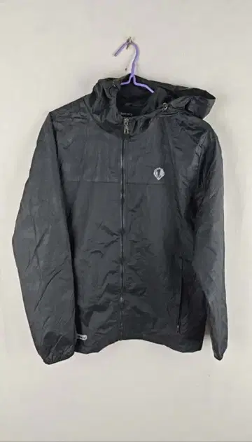 후드 부착 블랙 자켓