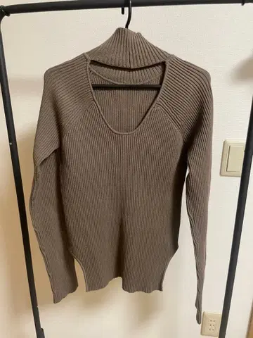 Mila own 리브 짜임 브라운 하이넥 스웨터