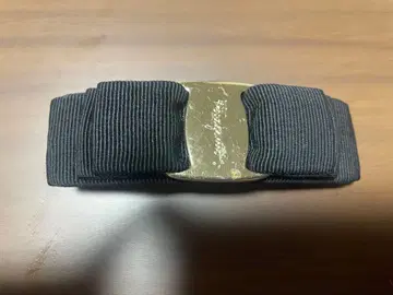 페라가모 바라 머리핀 리본 골드 금장 장식 블랙