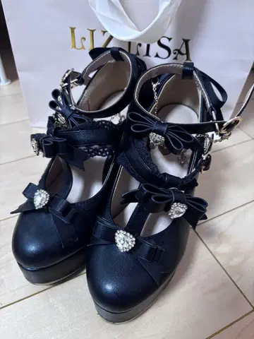 LIZLISA 앵클 스트랩 3단 리본 펌프스 리즈리사