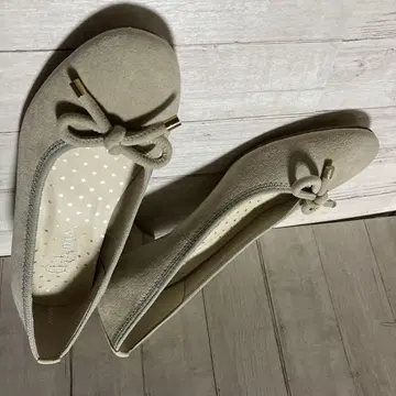 artemis byDIANA 리본 모티브 라운드토 펌프스 24