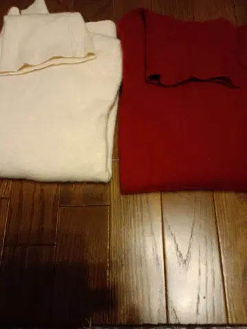 UNIQLO 100% 캐시미어 빨간색 화이트 터틀 긴팔 스웨터 2개 세트