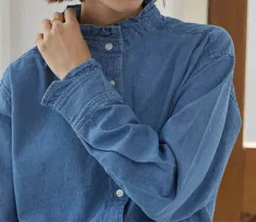 [미사용] ANGIE 데님 블루 프릴 부착 스탠드 카라 셔츠
