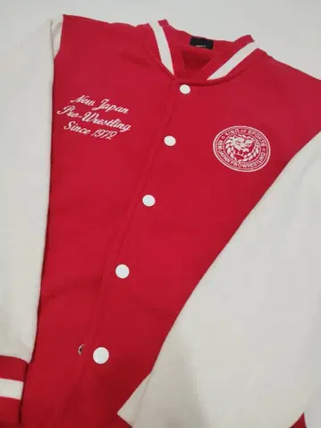 신일본 프로레슬링 x 시마무라 맨투맨 바시티 자켓