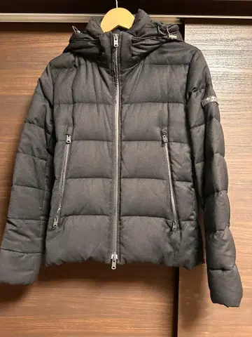 TATRAS 블랙 후드 부착 다운 자켓