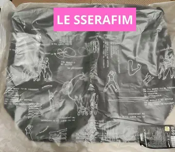 LE SSERAFIM 르세라핌 오버 사이즈 백