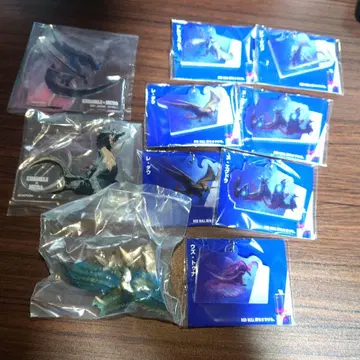 몬헌 제일복권 3점 & 레드불 콜라보 키링 7점 세트 묶음 판매