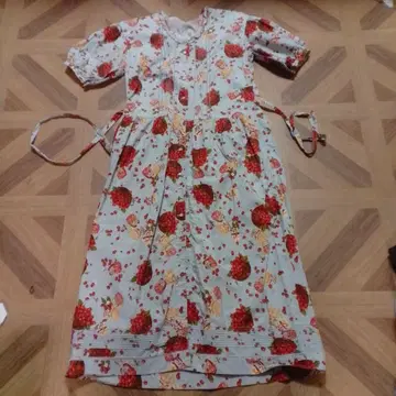 핑크하우스 스카이블루 원피스 딸기 잼 패턴 하자 있음