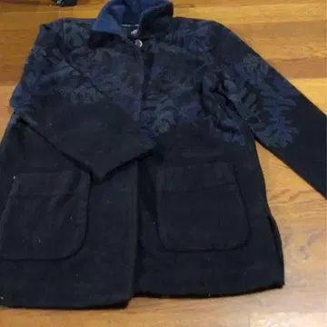 검정 잎 무늬 플리스 자켓