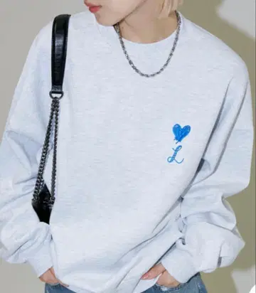 LOVE POP STUDIO HEART GRAPHIC SWEAT