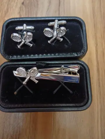 테니스 라켓 디자인 넥타이핀과 커프스 단추 세트