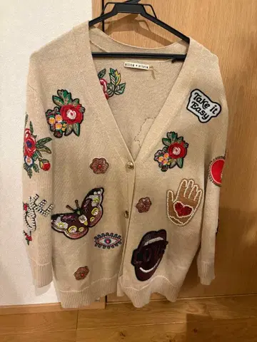 자수 들어간 베이지 가디건