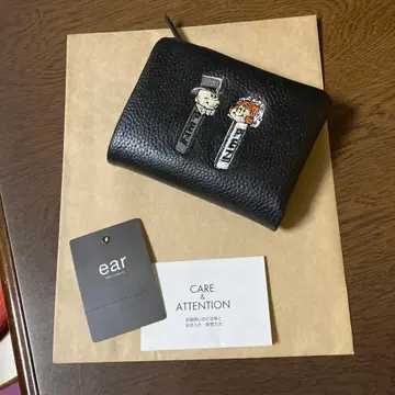 ear 이단 접이식 지갑 블랙 캐릭터 자수