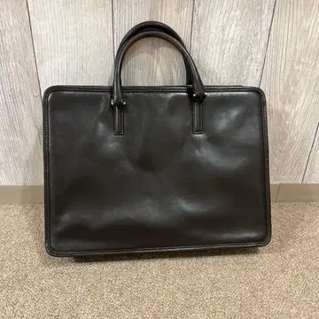 진한 브라운 가죽 비즈니스 백