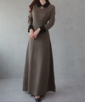 JUNOAH 바이컬러 세미 플레어 니트 원피스 차콜 M