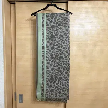 레오파드 무늬 스톨 그레이 그린