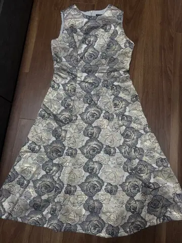 꽃무늬 슬리브리스 원피스