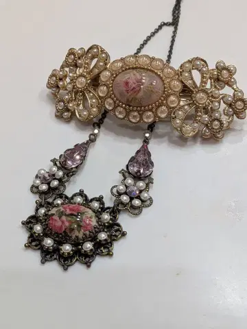 미하엘 네그린 머리핀, 목걸이 세트