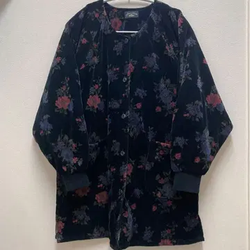 블랙 꽃무늬 코트