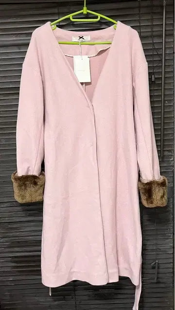 택 포함 미사용 새상품 슈프림라라 코트 핑크