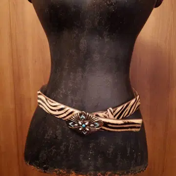 Jota. 제브라 패턴 스트레치 벨트 파란 스톤 포함 108cm.